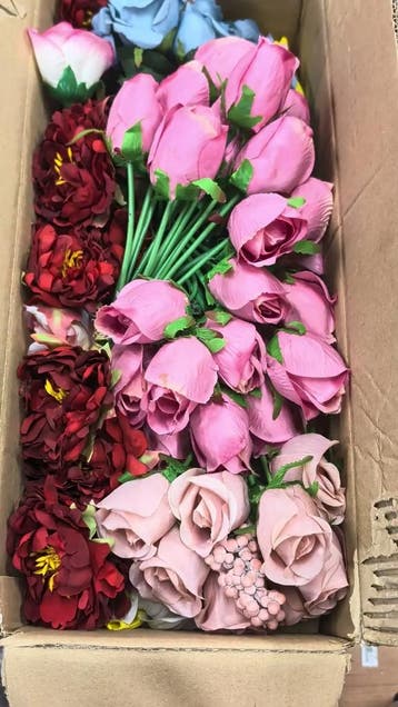 Restantenbox bomvol zijden bloemen en boeketten bekijk video, Nieuw
