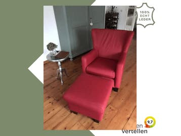 Leren oorfauteuil met houten poten - met hocker - rood leer, Huis en Inrichting, Ophalen of Verzenden, Nieuw