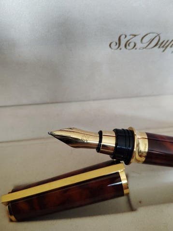S.T. Dupont - Stylo à plume, Collections, Stylos