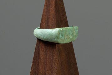 Égypte ancienne, période tardive Terre cuite Anneau en