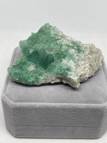 Fluorine Druse spectaculaire de fluorite vert émeraude avec