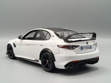 Bburago 1:18 - Modelauto - Alfa Romeo Giulia GTAm 2020 |