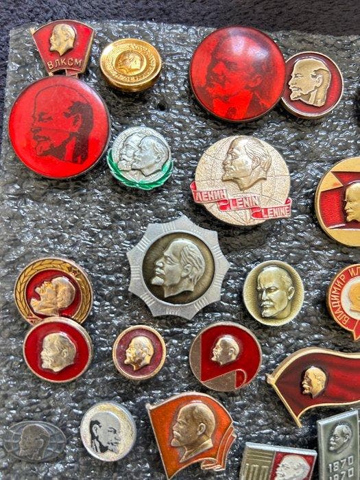 Insigne USSR Soviet Union large Thematic collection of adges, Antiquités & Art, Antiquités | Jouets