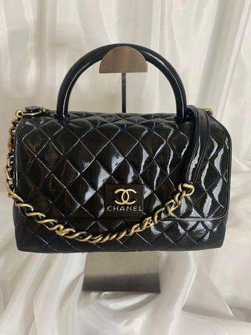 YDDERF - sculptuur, Sac à main Chanel 3D sur pied Le luxe a