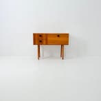 Dressoir - Ash - Een vintage essenhouten dressoir.