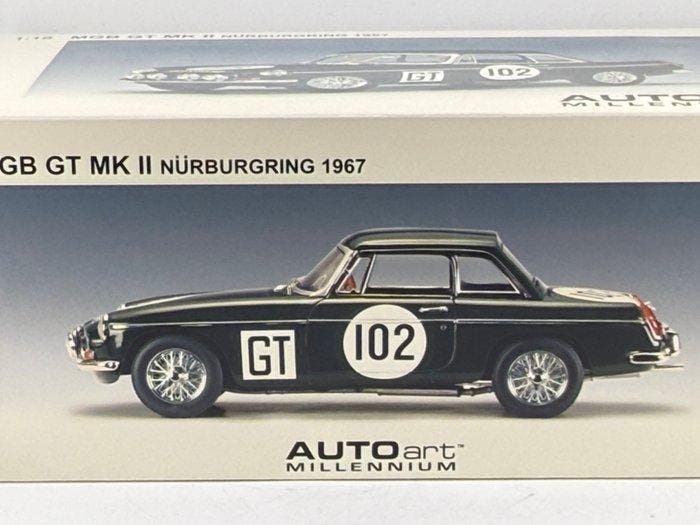 Autoart 1:18 - Modelauto - MGB GT MK II - Nürburgring 1967, Hobby en Vrije tijd, Modelauto's | 1:5 tot 1:12