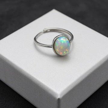 Welo-opaal uit Ethiopië. Prachtige, intense kleuren. Ring, Antiek en Kunst