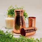 Puur koperen set van karaf met 2 bekers gehamerd ± 950 ml, Ophalen of Verzenden