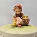 Goebel - Figurine - Hummel # III/57 - Chick Girl op