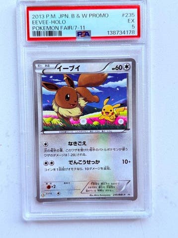 Pokémon - 1 Graded card - Eevee 235 Foil, Promo card - PSA 5, Hobby en Vrije tijd, Nieuw