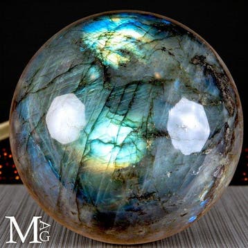 Labradorite polie de grande taille avec une labradorescence