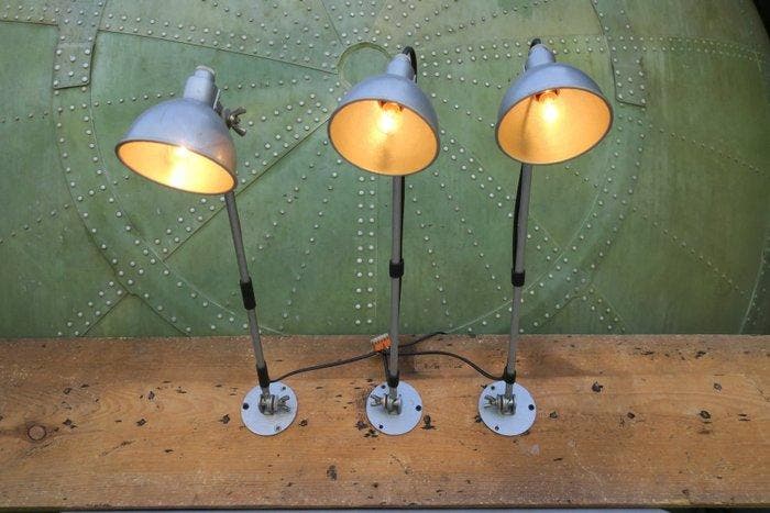Staande lamp (3) - Staal, Aluminium - Industriële, Antiquités & Art, Antiquités | Assiettes décoratives & Carrelages