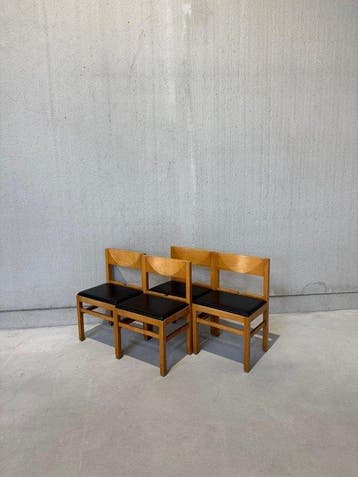 Stoel - hard hout - Een set van vier stoelen