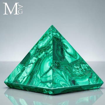 Malachite verte vibrante avec des bandes concentriques, Collections