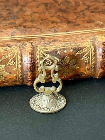 Heraldiek zilverachtig metaal Cachet Maritime - 2.8 cm, Antiek en Kunst