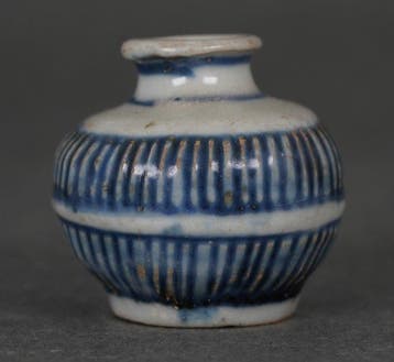 Jiajing (1522-1566) - Pot - Blauw-witte bolvormige vaas uit