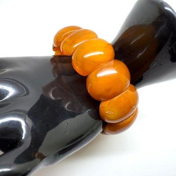 Oud natuurlijk Baltisch amber manchetarmband met hele