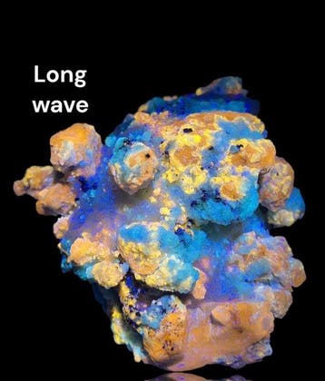 Grappe de cristaux dafghanite rare sur calcite avec pyrite