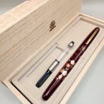 Kuretake & Wancher - Bordeaux Maki-e with Eda-zakura design, Nieuw