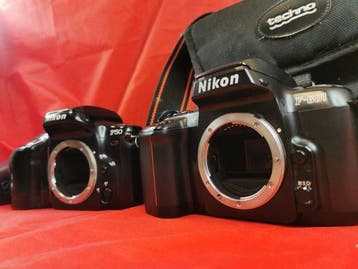 Nikon KIT Lotto Nikon F50 e Nikon F-601 Flash Metz e borsa
