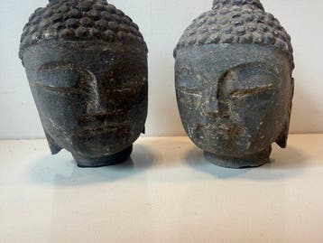 Paar Javanese Boeddhahoofden – Borobudur-stijl – Java,