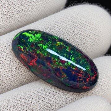 Zwarte opaal ovaal cabochon met regenboogkleurenspel - 10,20