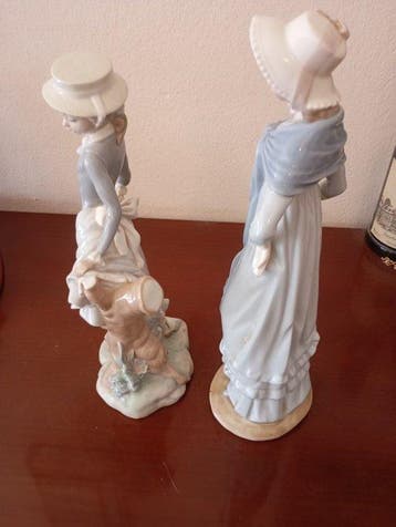 Lladró, Nao - Figuur - Damas con sombrero sosteniendo la