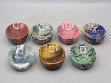 Kom (7) - Set of seven carved bowls made of semi-precious