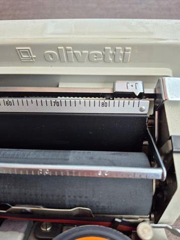 Ettore Sottsass, Perry King - Olivetti, Valentine - Machine