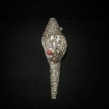 Snijwerk, Handmade Silver Mounted Right-Handed Conch, Antiek en Kunst