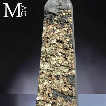 Kubisch pyriet op leisteenmatrix Obelisk - Fascinerend, Verzamelen