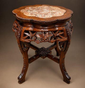 Antiek houten bijzettafeltje met verfijnd snijwerk - Hout,