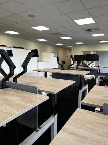 Zit sta bureau voor 2 personen - Duo bureau - 5 j garantie, Huis en Inrichting, Bureaus, Verzenden, In hoogte verstelbaar, Zo goed als nieuw