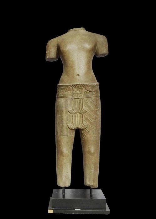 Oud-Khmer - Khmer standbeeld in zandsteen - Angkor Wat - 11e, Collections, Minéraux & Fossiles
