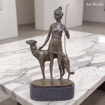 Statue, Groot formaat (45 cm) sculptuur van Diana in de