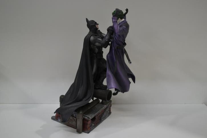 Batman Arkham Origins Collectors Edition figure, Collections, Cinéma & Télévision