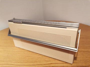 Bang & Olufsen - Beolit 700 in dusty white and in a