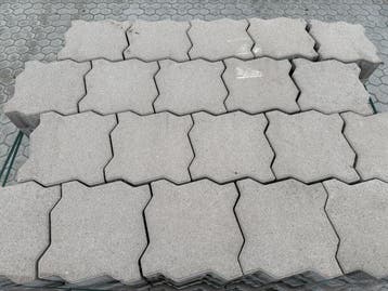 Veiling - 60 M2 Betonsteen Bruin Met Facet 22,5x22,5x8 Cm, Nieuw