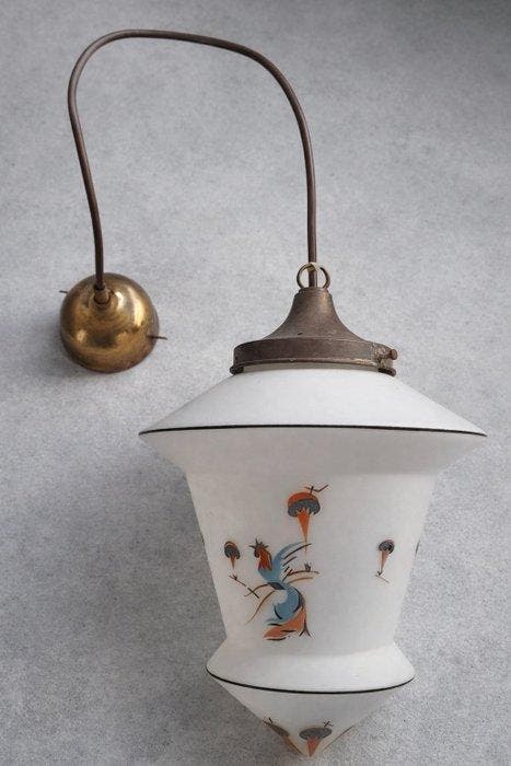 Plafondlamp - Opaalglas met gestileerde haanversiering -, Antiek en Kunst, Curiosa en Brocante