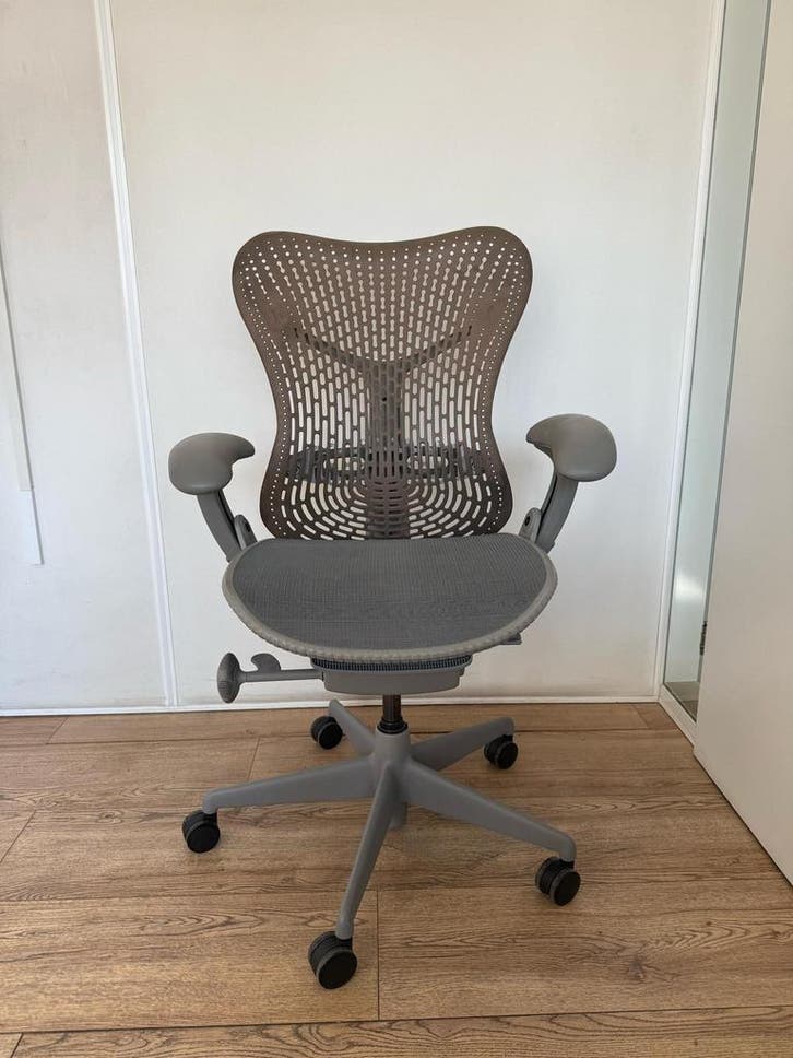 Refurbished Herman Miller Mirra Brown, Huis en Inrichting, Bureaustoelen, Bureaustoel, Bruin, Zo goed als nieuw, Ergonomisch, Verzenden