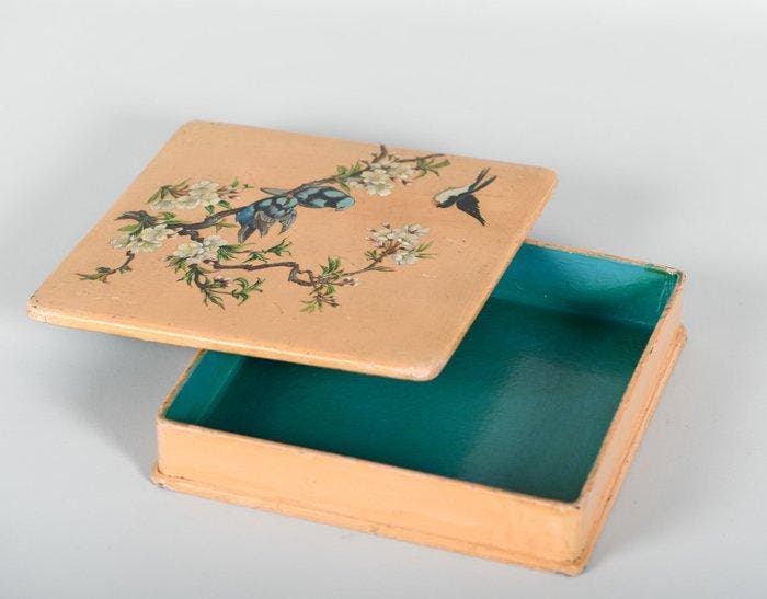 Mooie vintage handbeschilderde sierdoos met vogels en, Antiek en Kunst, Curiosa en Brocante