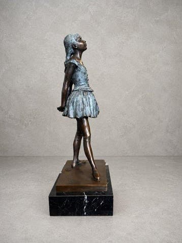 Sculpture, Edgar Degas (after) - La Petite Danseuse -, Antiquités & Art