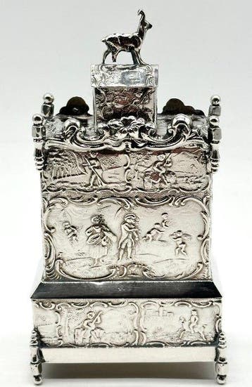 No reserve-Zeer grote,zware (188,00 gr) 19e eeuwse Theebus