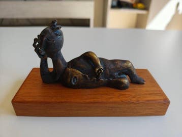 Ripollés (1932) - Mujer tumbada - bronce