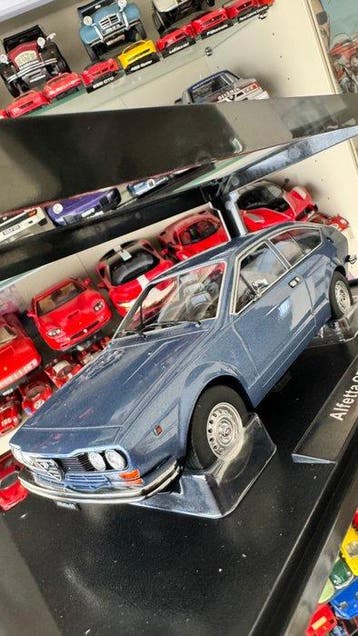 KK-Scale 1:18 - Modelauto - Alfa Romeo Alfetta GT 1.6 (1976), Nieuw