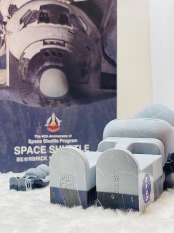 Medicom toy - BE@RBRICK 400% & 100% Space Shuttle Bearbrick
