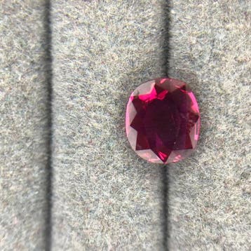 1 pcs Rood Robijn - 0.78 ct - Guild Gem Laboratory - Intense, Nieuw