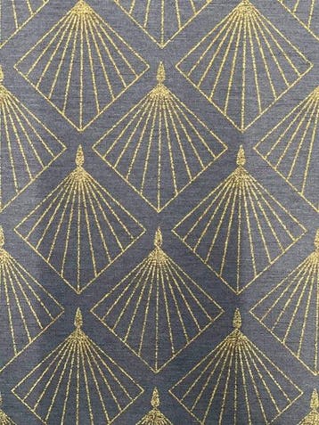 Dubbel breed. Stof in art-nouveau-stijl met gouden brokaat