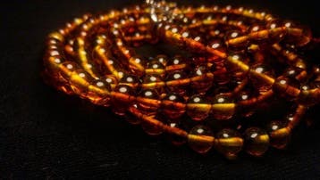 Cognac - couleur dorée - ambre baltique avec inclusions