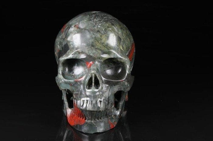 Memento Mori, Gedetailleerde Bloedsteen Gesneden schedel - -, Antiek en Kunst, Curiosa en Brocante